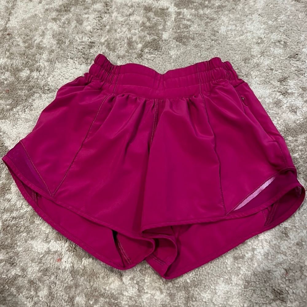 Lululemon Hotty Hot Low Rise 4”
